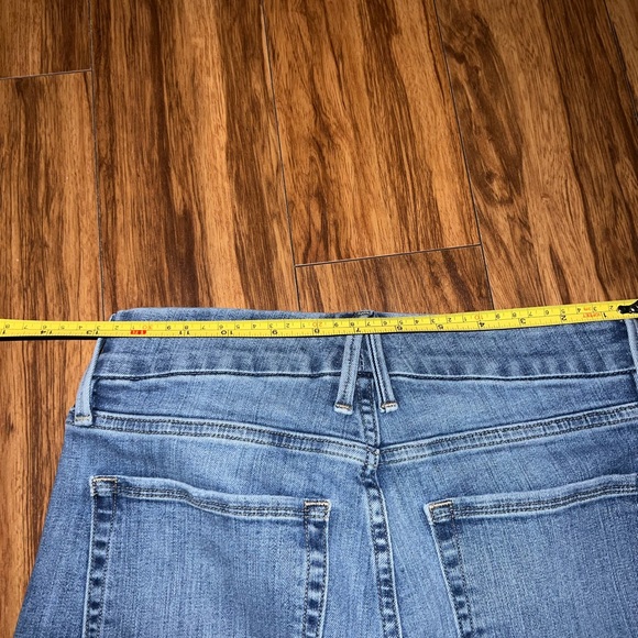 GOOD AMERICAN GOOD STRAIGHT LIGHT WASH DISTRESSED JEANS SIZE 4 25.75” INSEAM - Picture 4 of 8